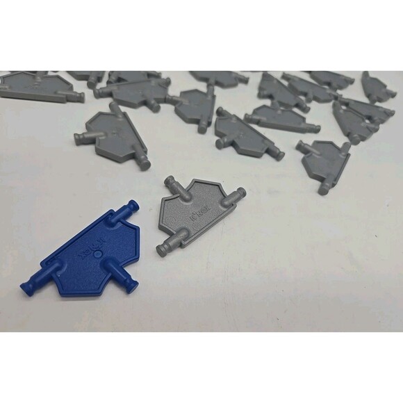 29 K'NEX Small Silver Gray & Blue Triangle Panels Plates 2.25" Replacement Parts - Picture 5 of 7